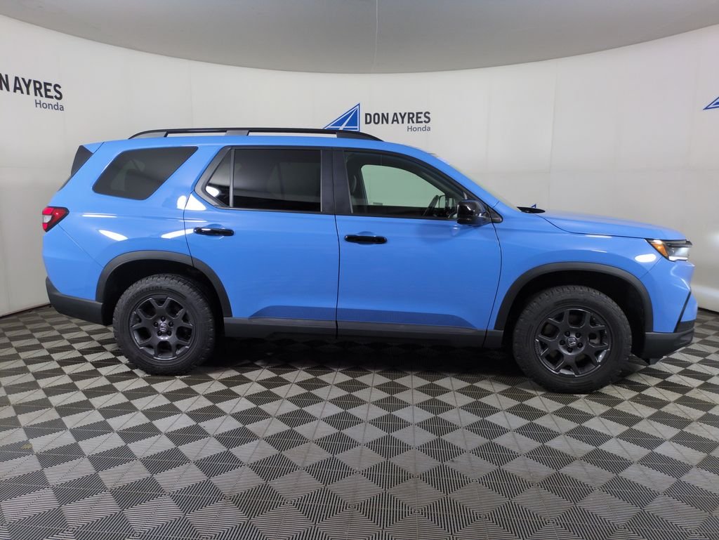 Certified Used 2025 Diffused Sky Pearl Honda TrailSport image 10