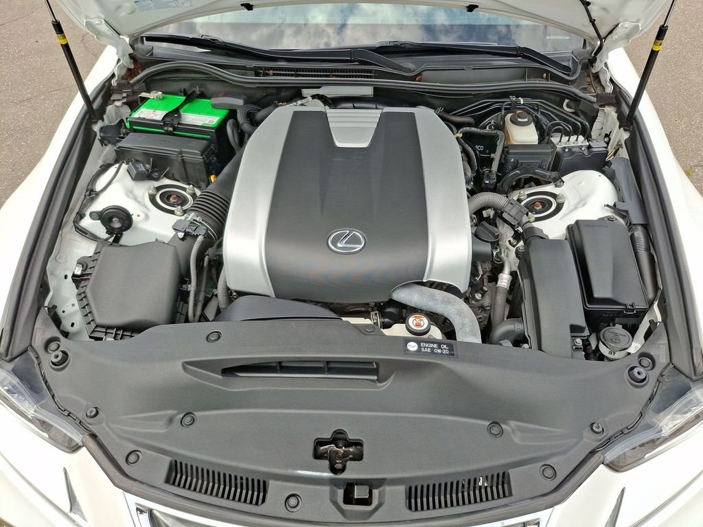 Used 2018 White Lexus 300 image 18