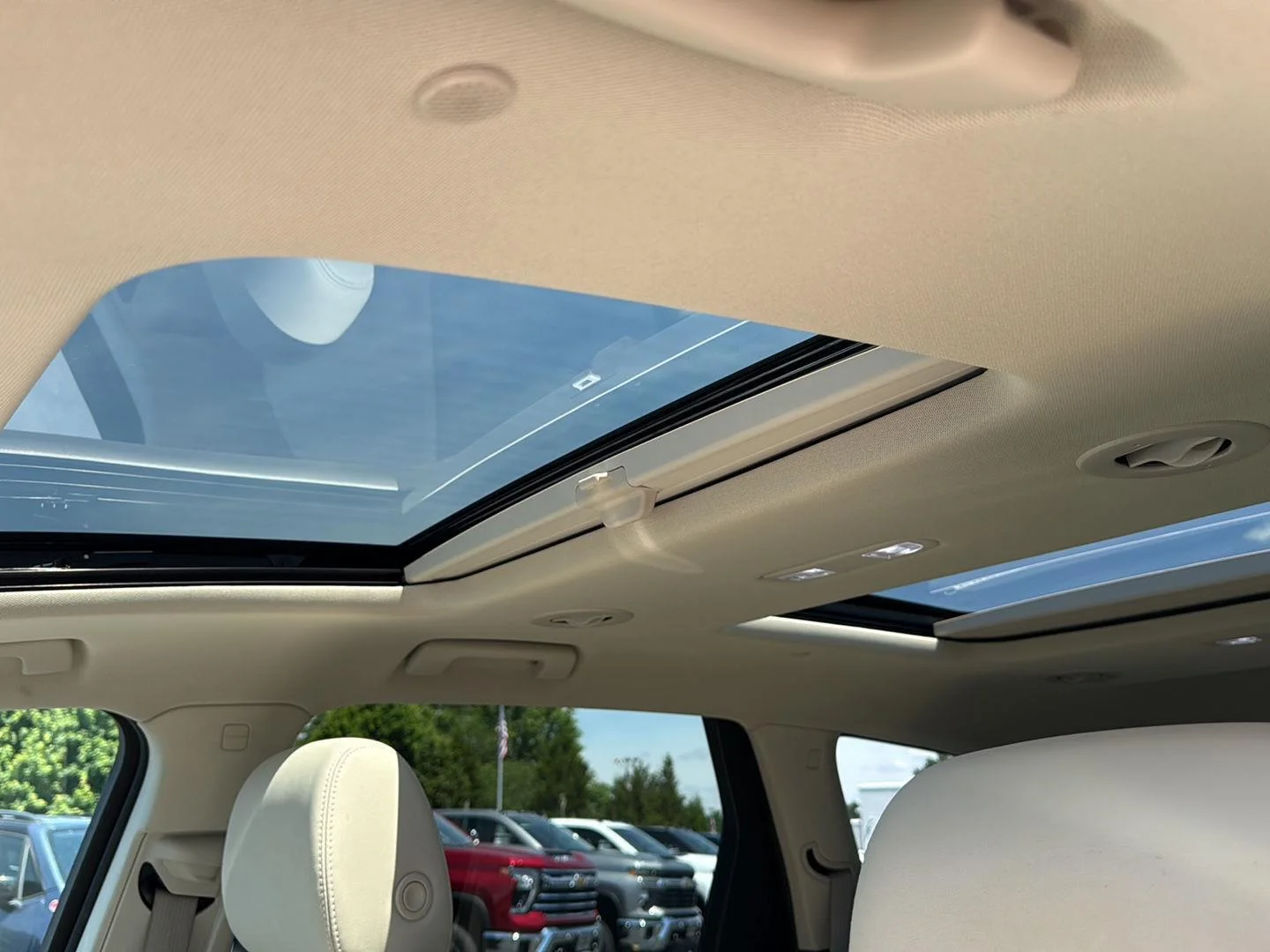 Used 2023 White Frost Tricoat Buick Essence image 5
