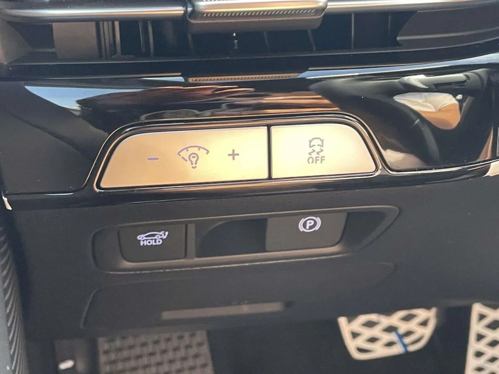 New 2026 White Genesis 3.5T image 12