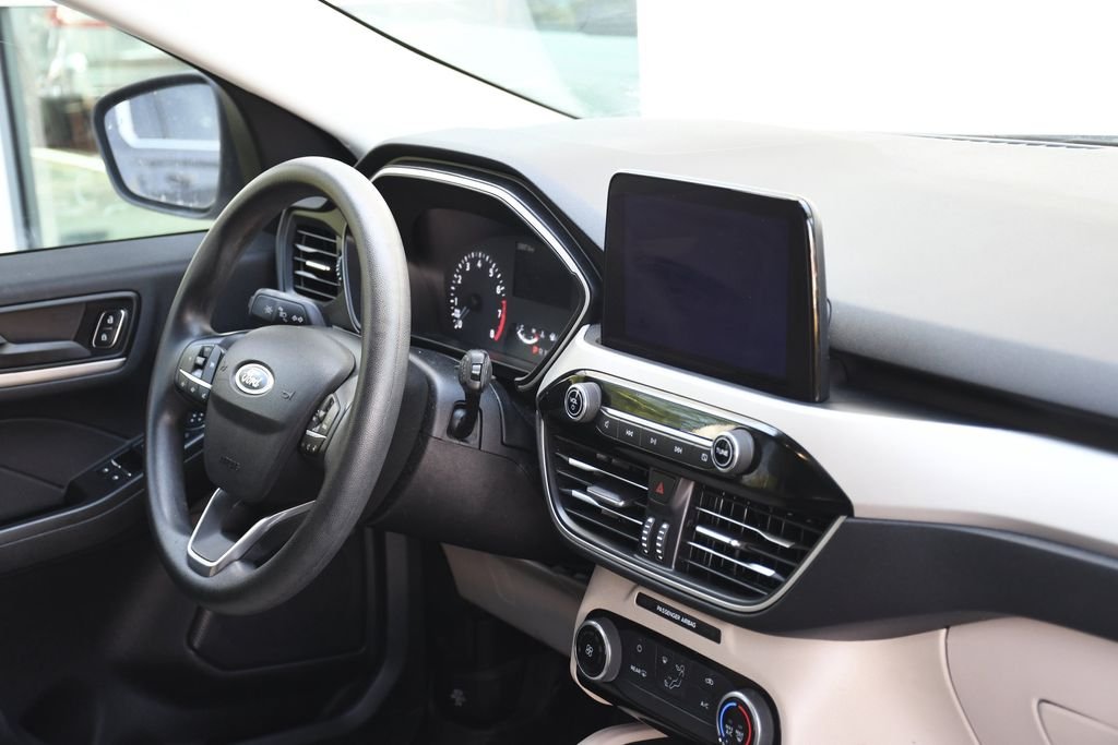 Used 2022 White Ford SE image 27