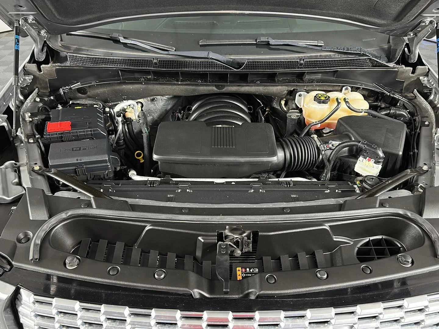 Used 2023 Sterling Metallic GMC Denali image 2