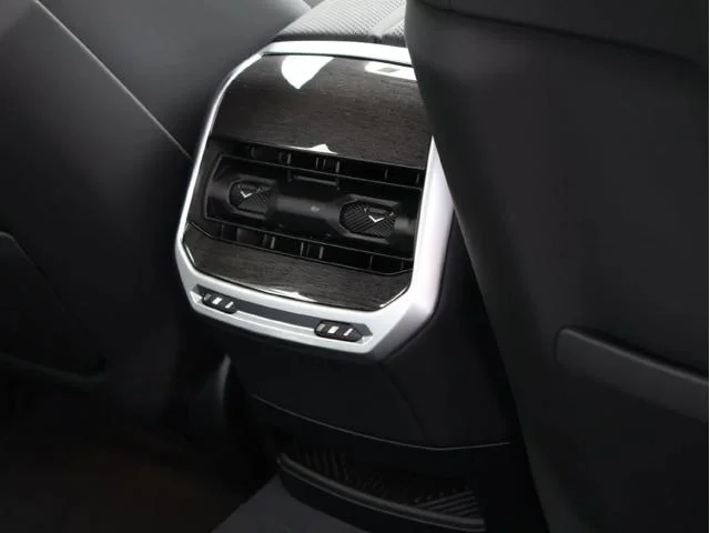 New 2026 Carbon Black Metallic BMW 760i xDrive image 31