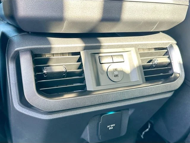 New 2025 Silver Metallic Ford Platinum image 18