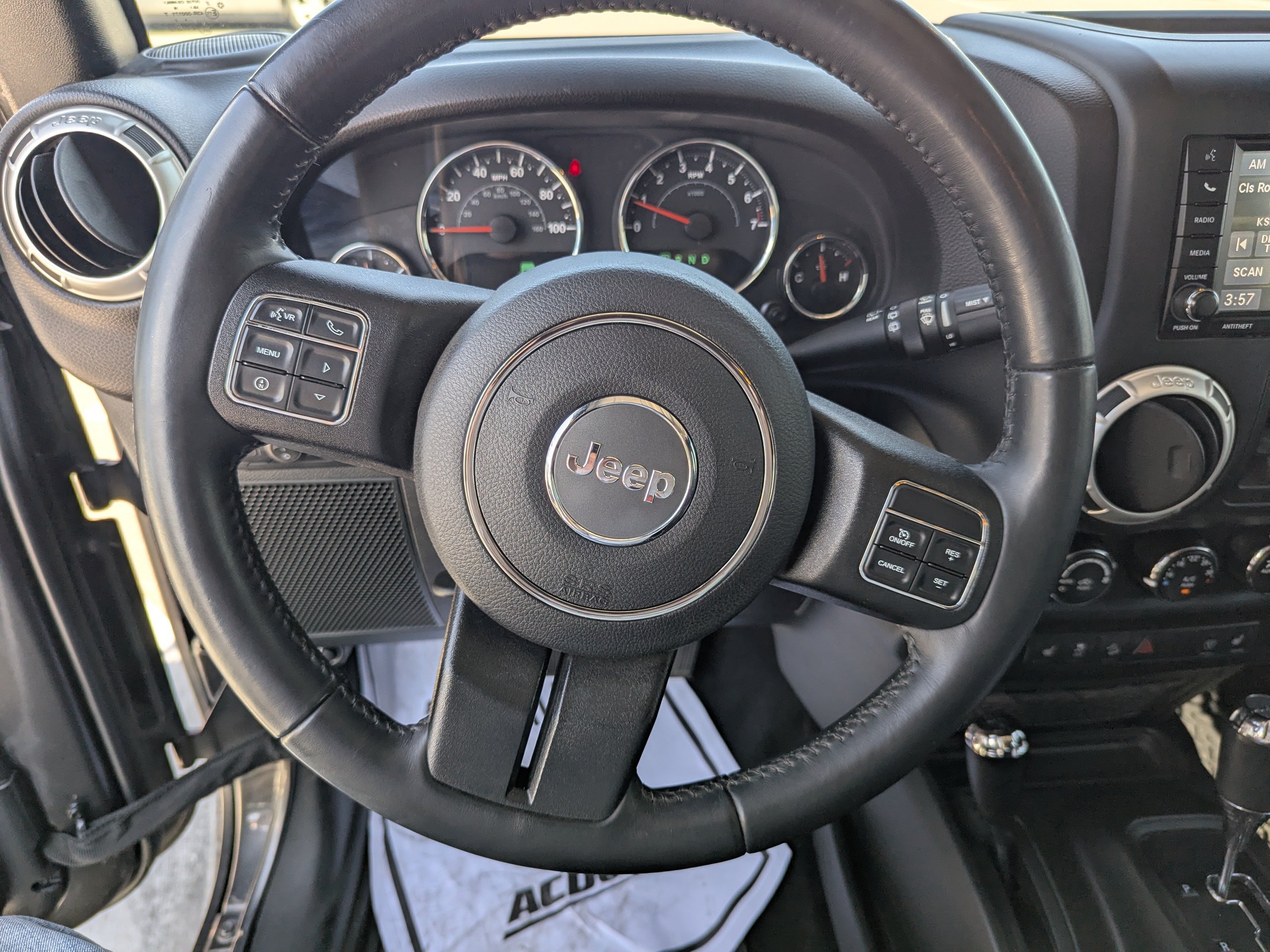 Used 2018  Jeep Rubicon image 14
