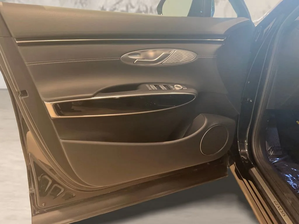 2025 GENESIS GV70 Standard - Photo 11