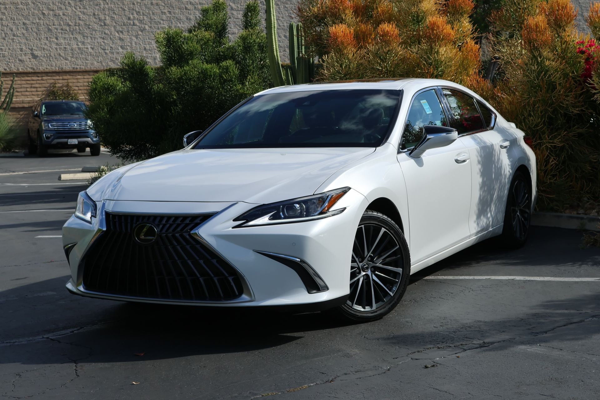 2023 Lexus ES Hybrid