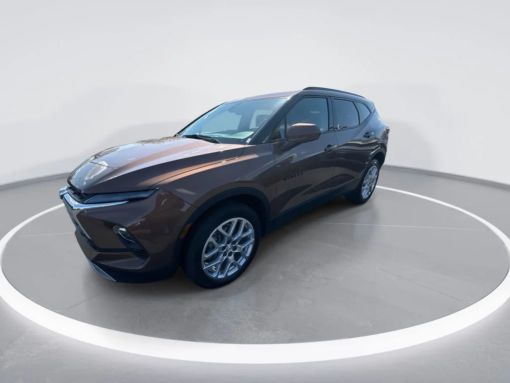 Used 2023 Brown Chevrolet LT image 4