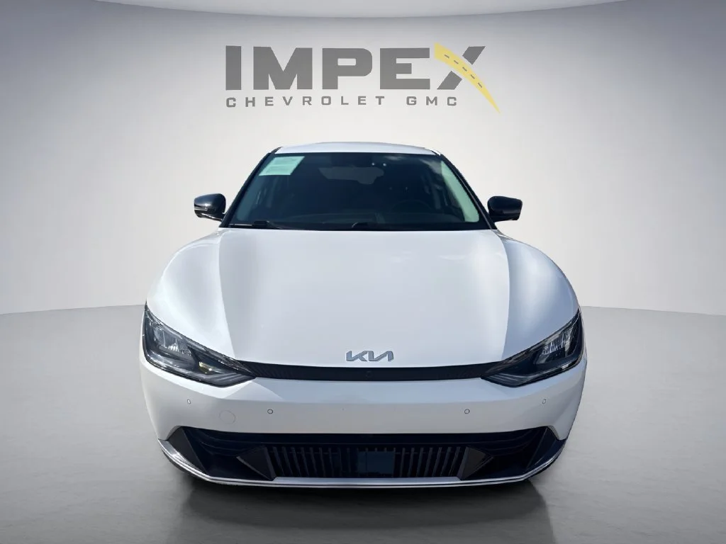 Used 2023 White Kia Wind image 8