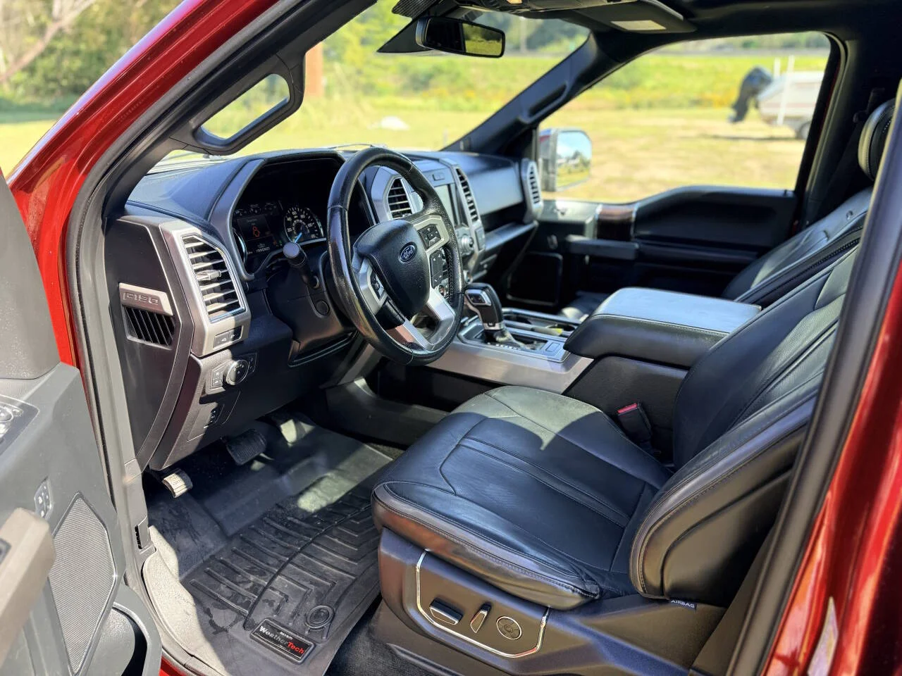Used 2015 Red Ford Platinum 4x4 4dr SuperCrew 5.5 ft. SB image 15