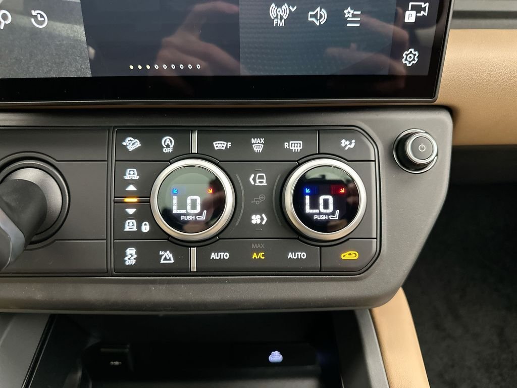 New 2026 Santorini Black LAND ROVER X-Dynamic SE image 14