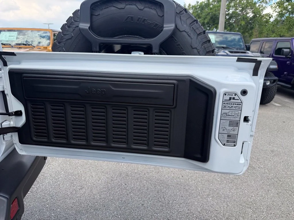 New 2027 Bright White Clear-Coat Paint Jeep Moab 392 image 38