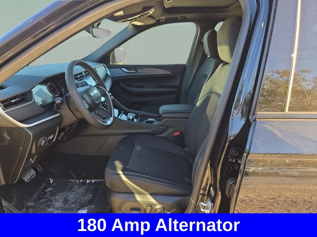 New 2025 Diamond Black Crystal Pearl-Coat Exterior Paint Jeep Laredo X image 10