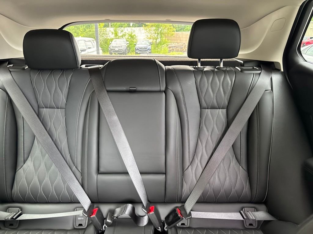 Used 2022 Red Buick Avenir image 21