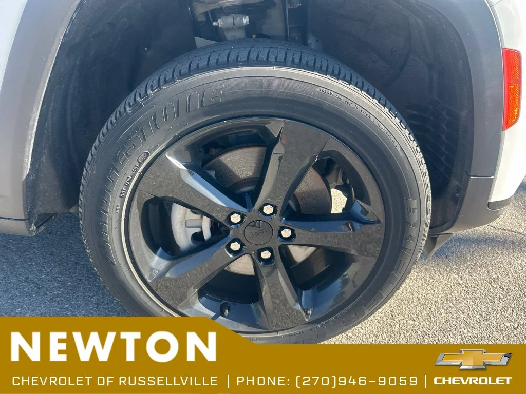 Used 2024 Bright White Clearcoat Jeep Altitude image 18