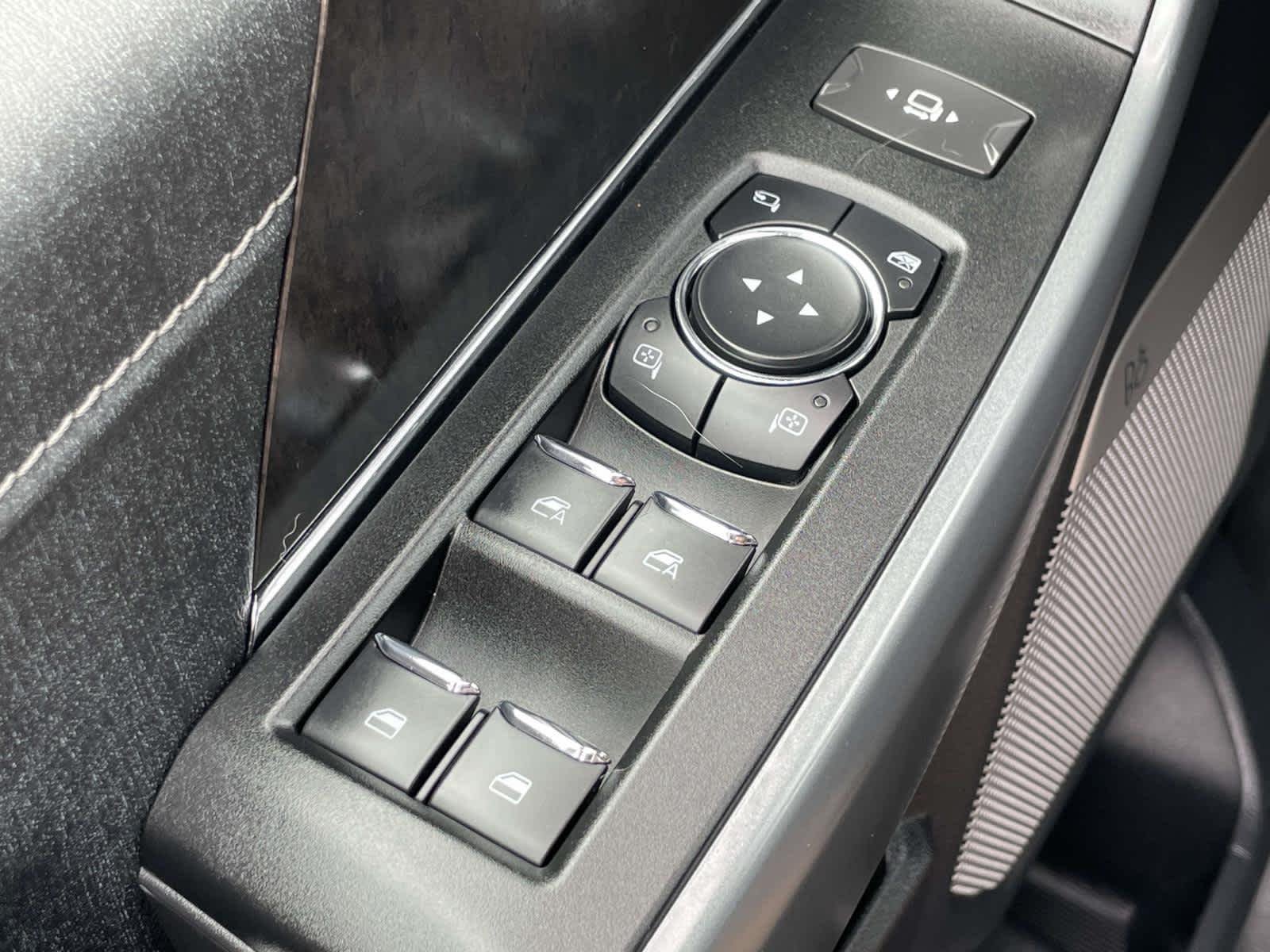 Used 2023 Silver Ford LARIAT image 41