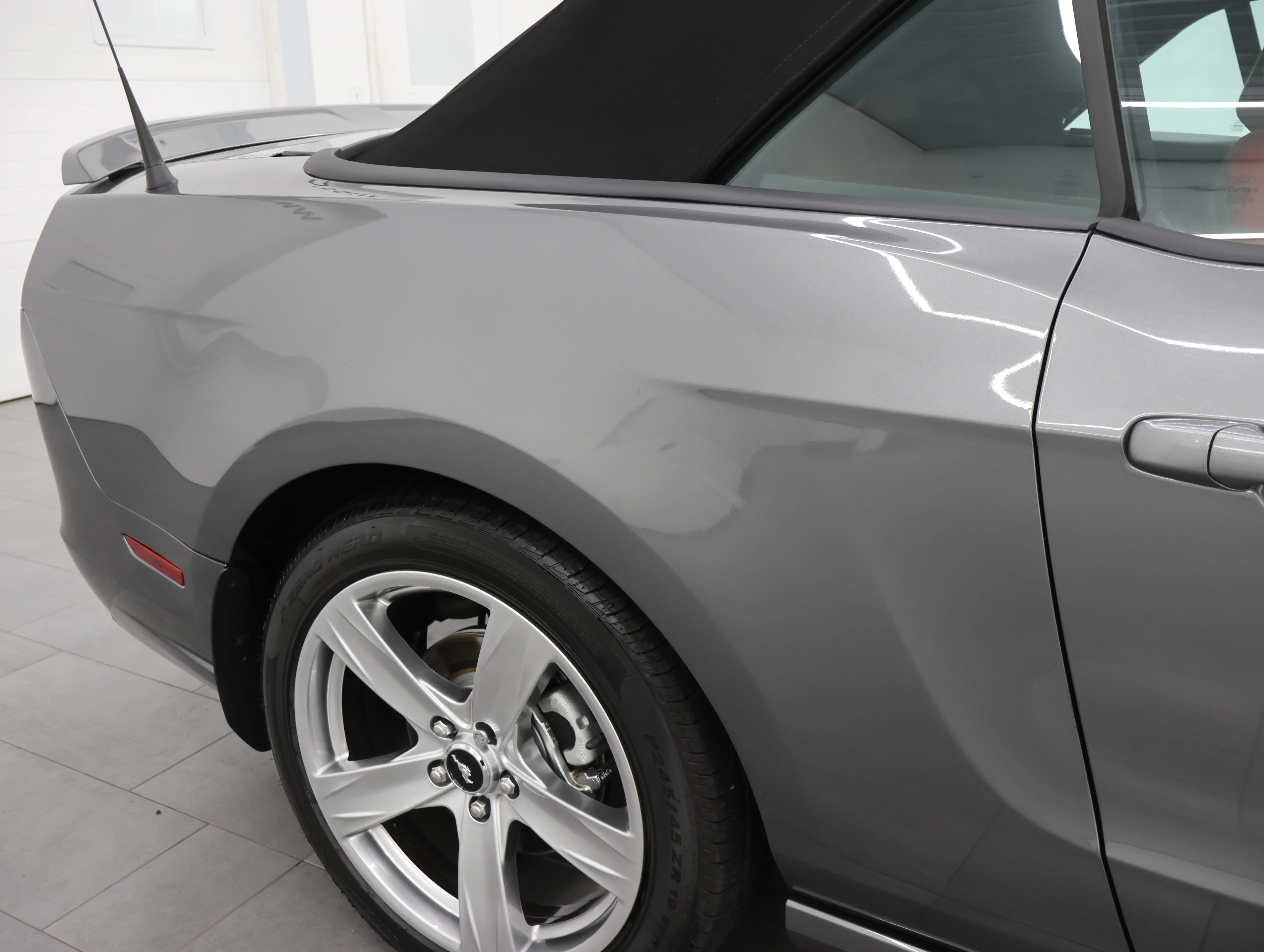 Used 2014 Sterling Gray Metallic Ford GT Premium image 23