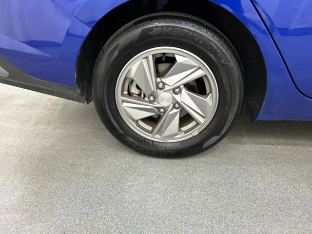 Used 2025 Blue Hyundai SE image 19