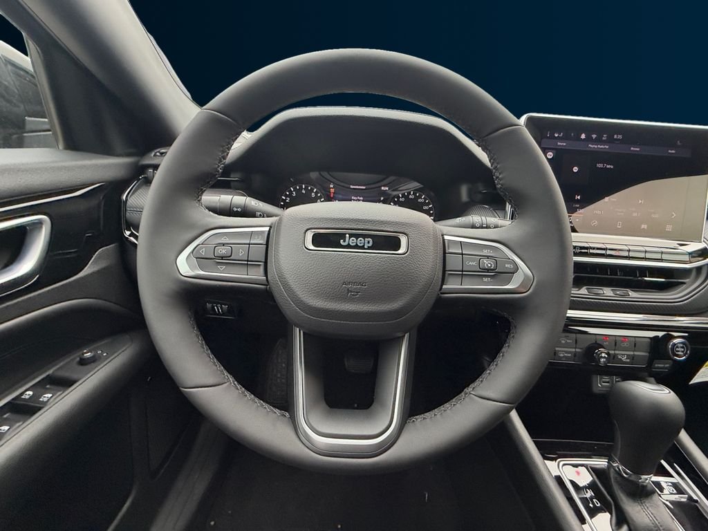 New 2026 Fathom Blue Pearl-Coat Exterior Paint Jeep Latitude image 13