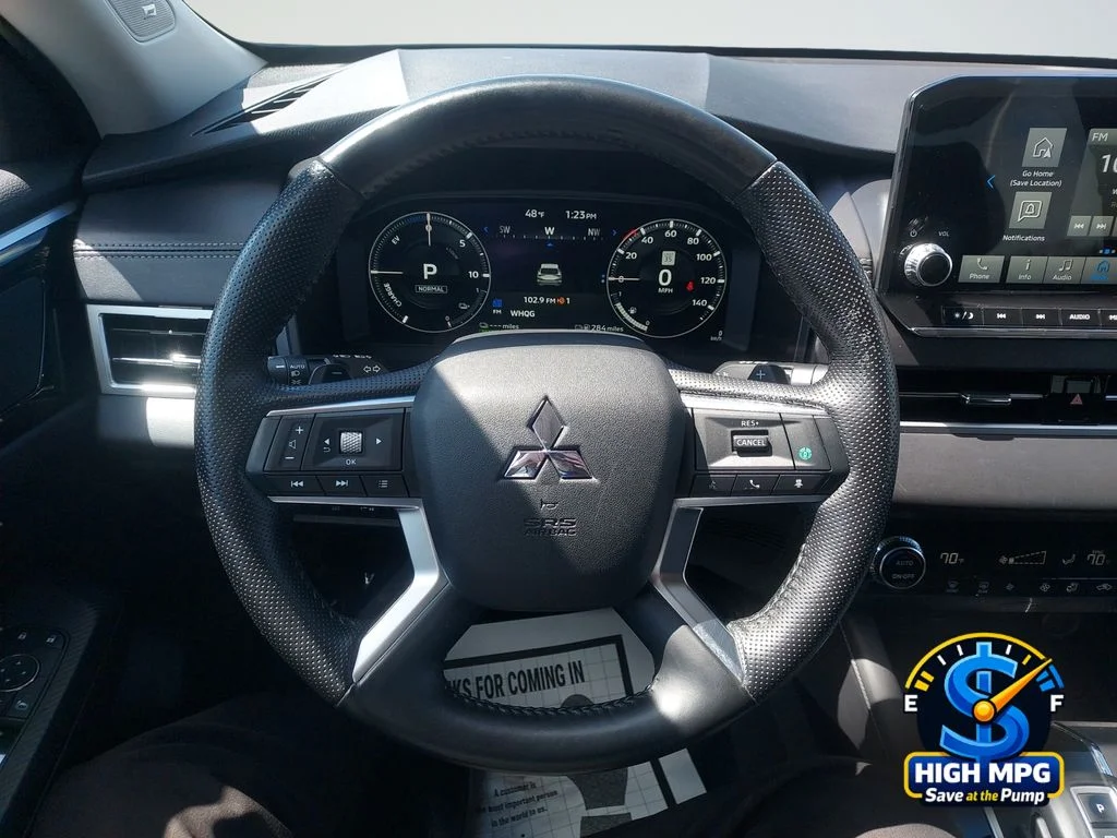 Used 2024 Silver Mitsubishi SE image 10