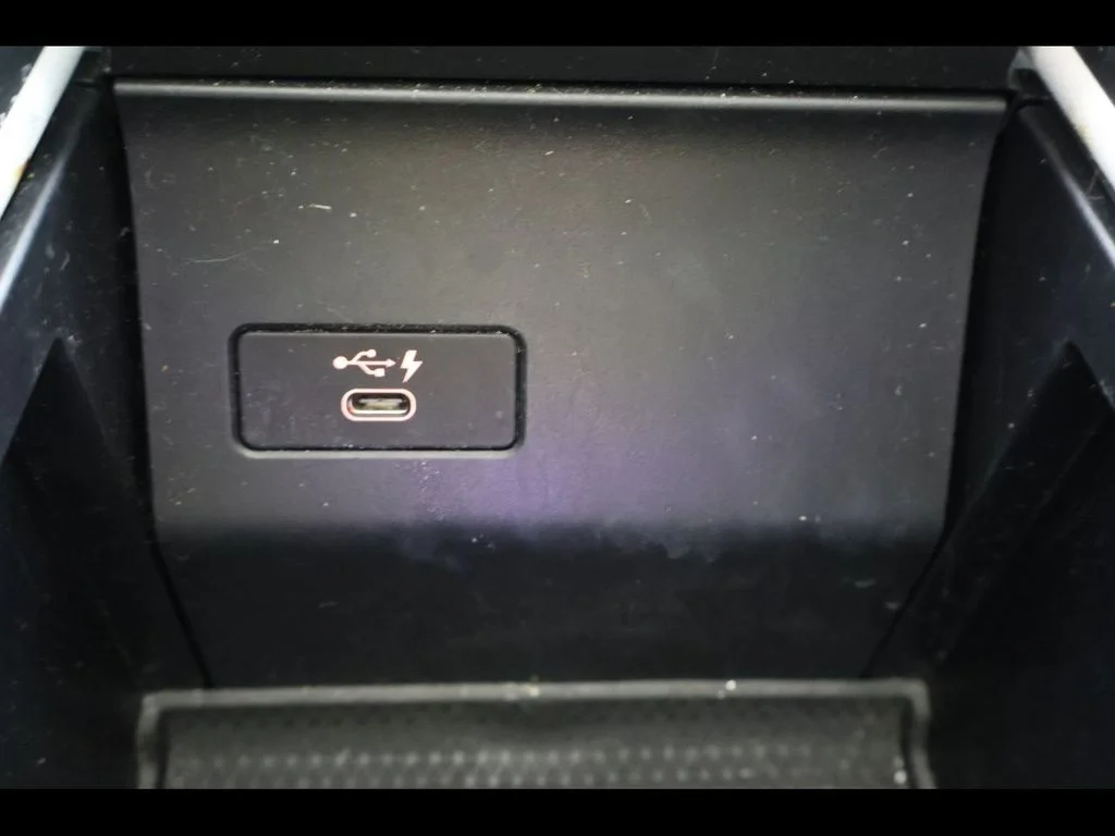 Used 2023 White BMW sDrive40i image 17