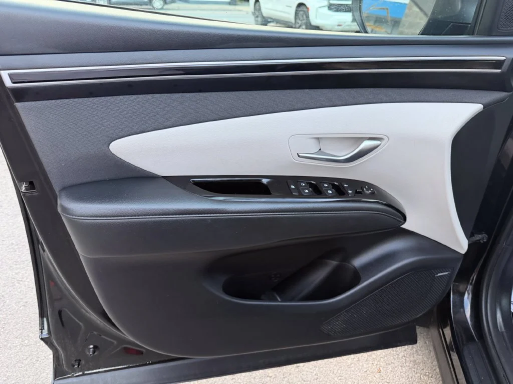 Used 2022 Black Hyundai SEL image 12