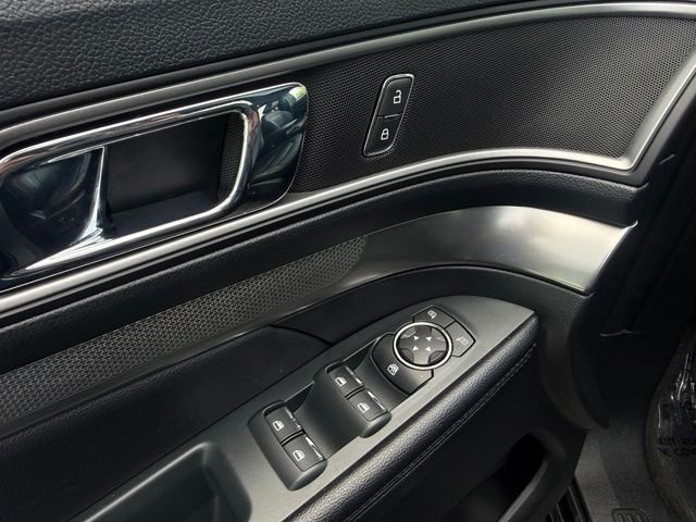 Used 2018 Black Ford XLT image 17