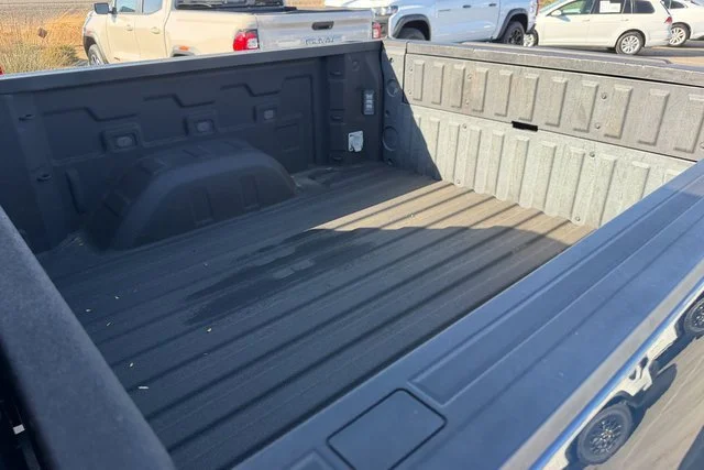 Used 2022 NORTHSKY BLUE METALLIC Chevrolet High Country image 27