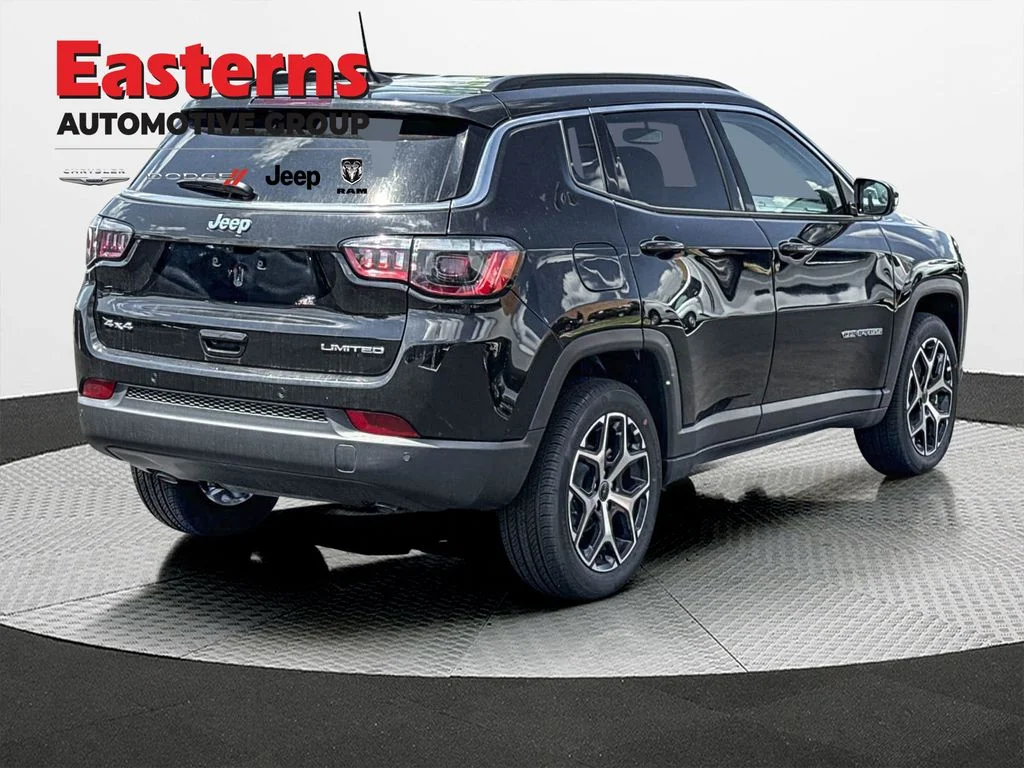 New 2026 Diamond Black Crystal Pearl-Coat Exterior Paint Jeep Limited image 5