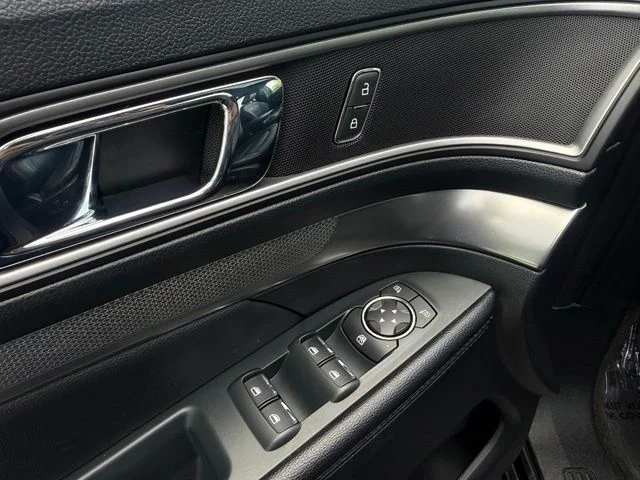 Used 2018 Black Ford XLT image 17