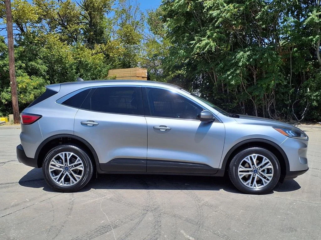 Used 2022 Silver Ford SEL image 2