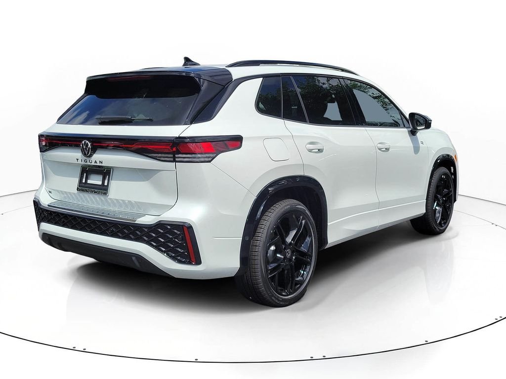 New 2026 White/off-white Volkswagen 2.0T SE R-Line Black image 4