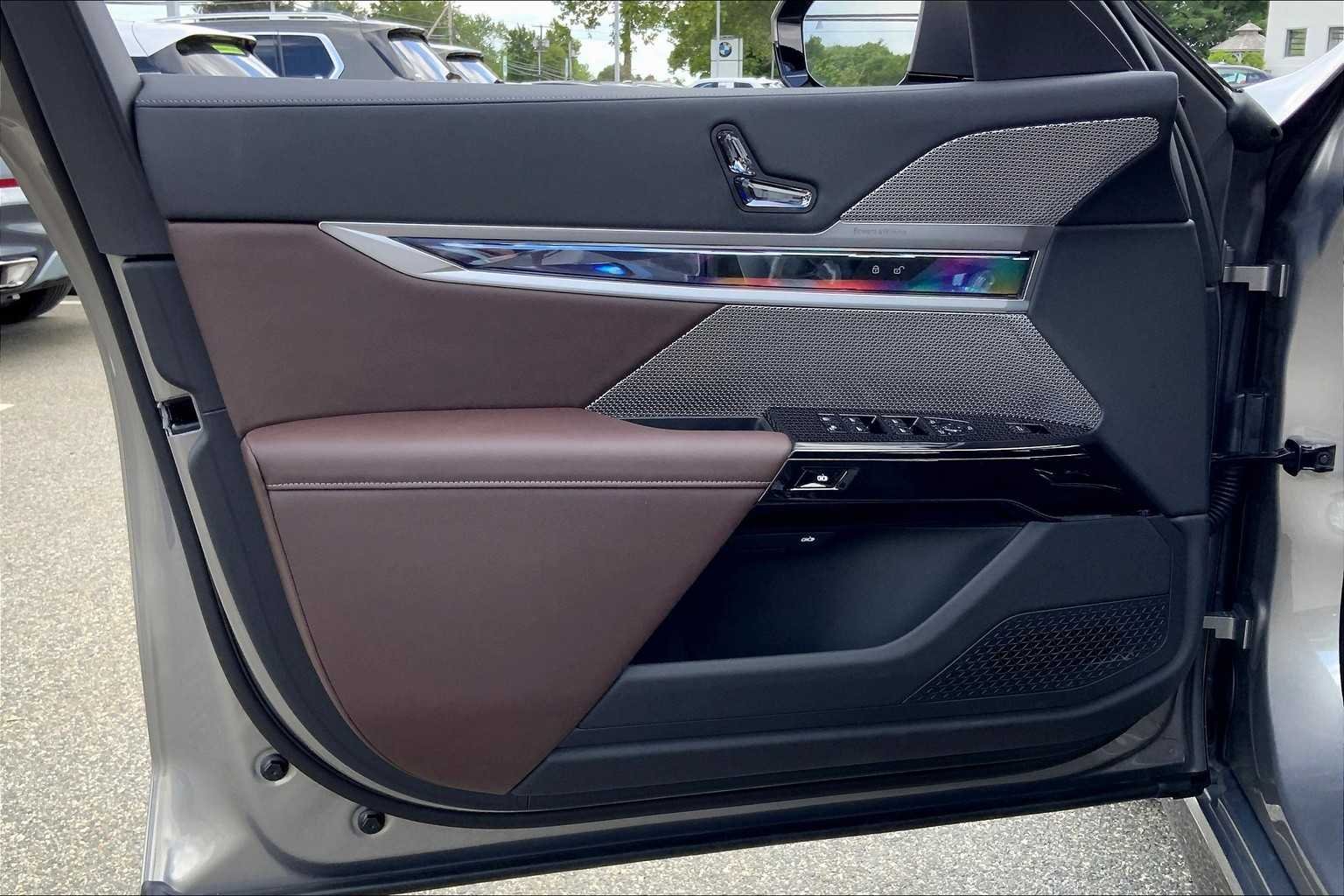 2025 BMW 7 Series 760i - Photo 10