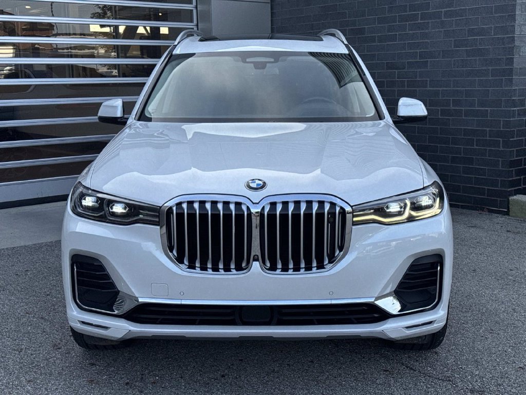 Used 2019 White Metallic BMW xDrive40i image 2