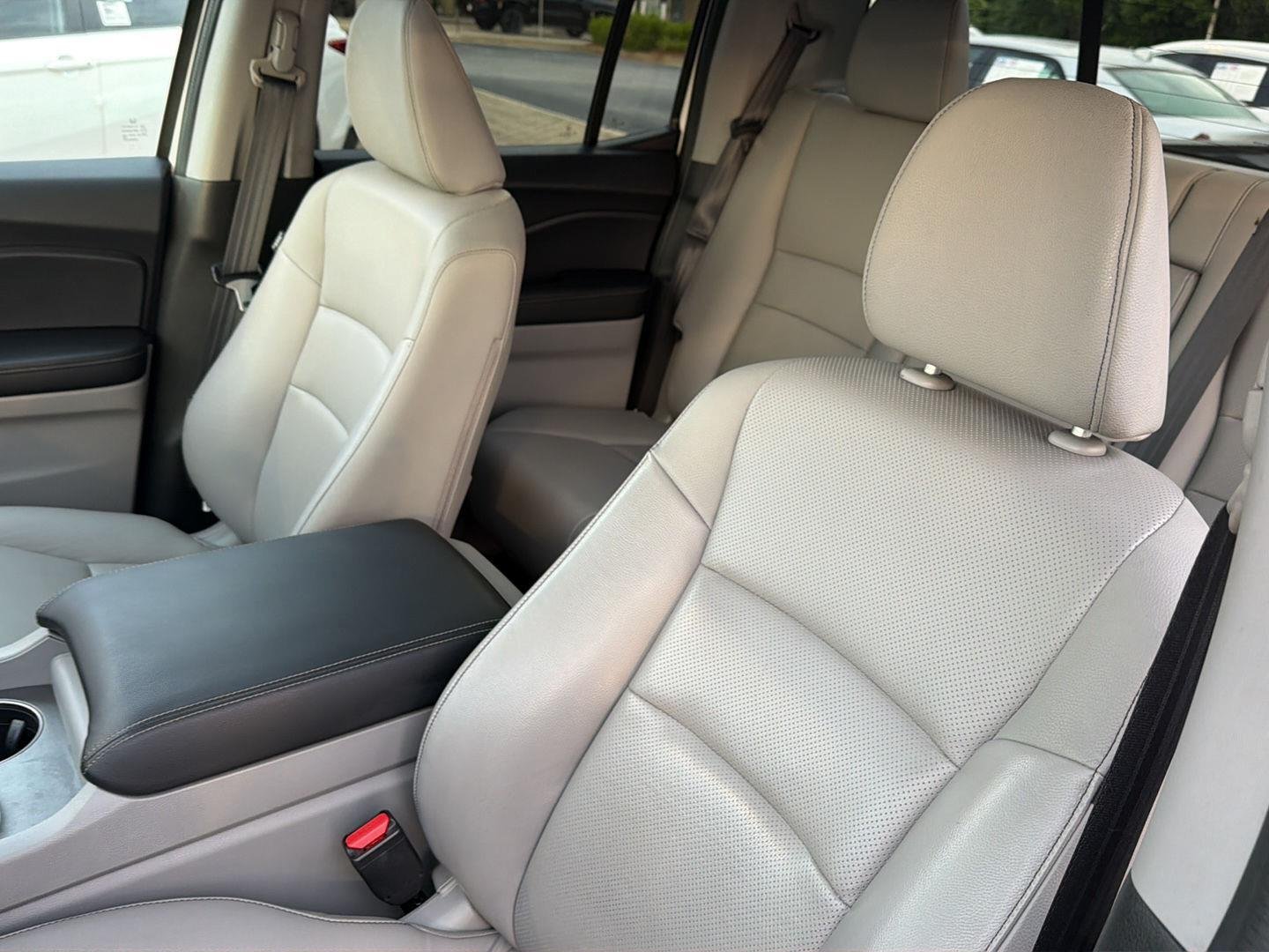 Used 2024 Platinum White Pearl Honda RTL image 29