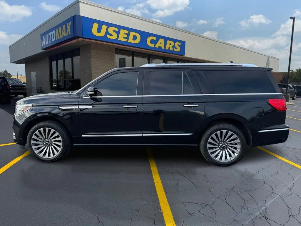 Used 2019 Black Metallic Lincoln Reserve image 8