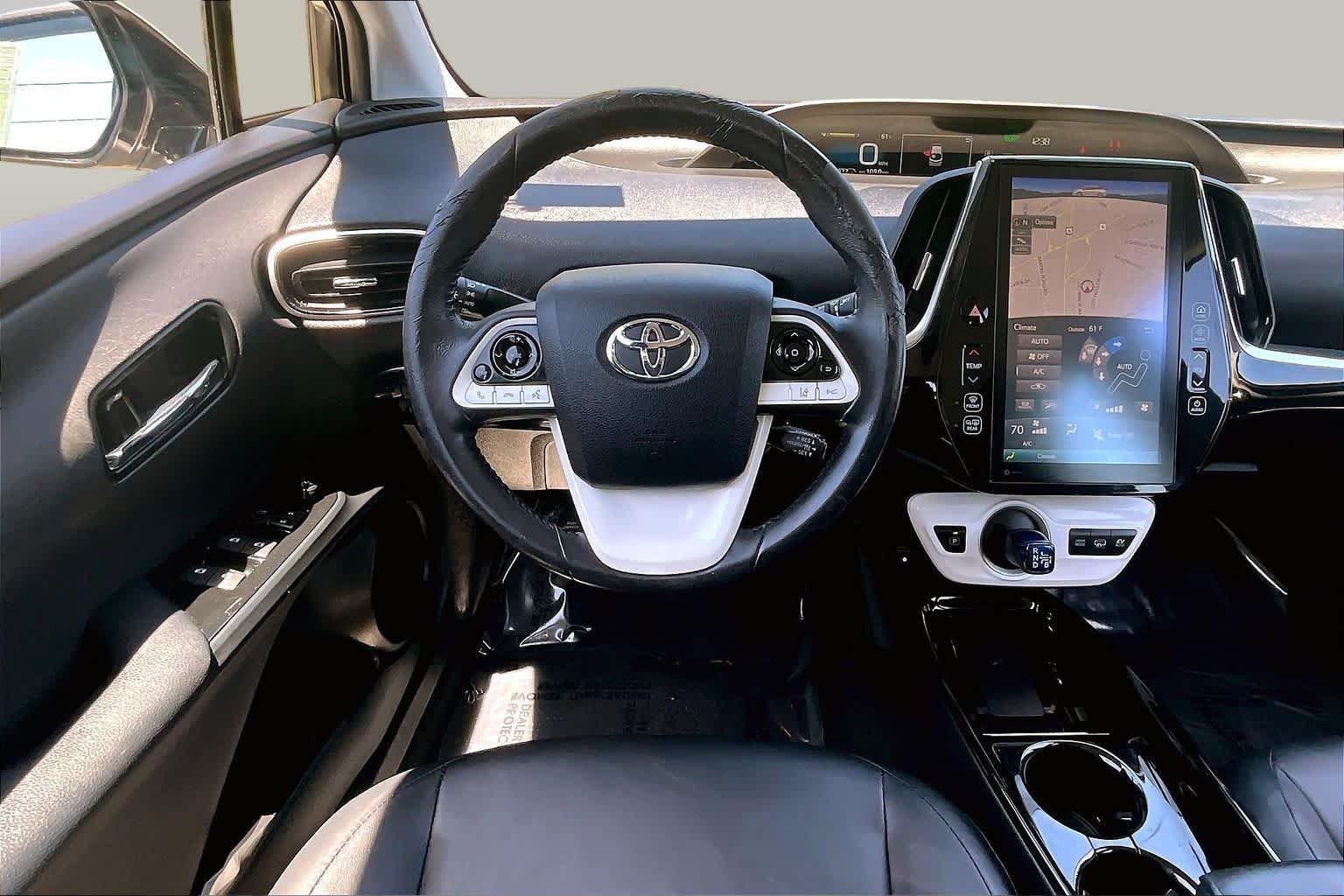 Used 2017 Titanium Glow Toyota Premium image 6
