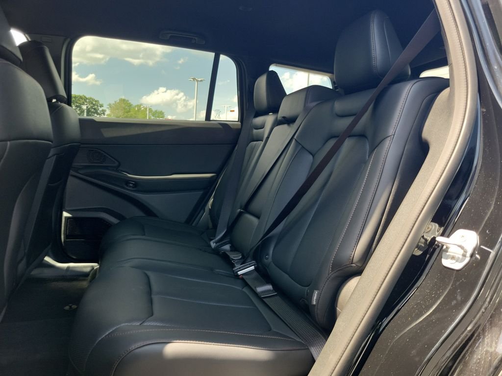 New 2026 Diamond Black Crystal Pearlcoat Jeep Limited image 11