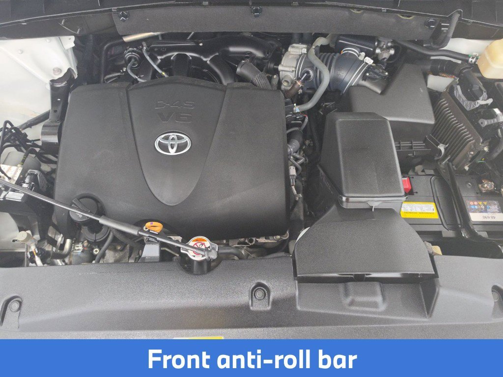 Used 2018 White Toyota XLE image 22