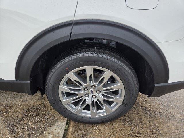 New 2026 Star White Metallic Tri-Coat Ford Platinum™ image 29