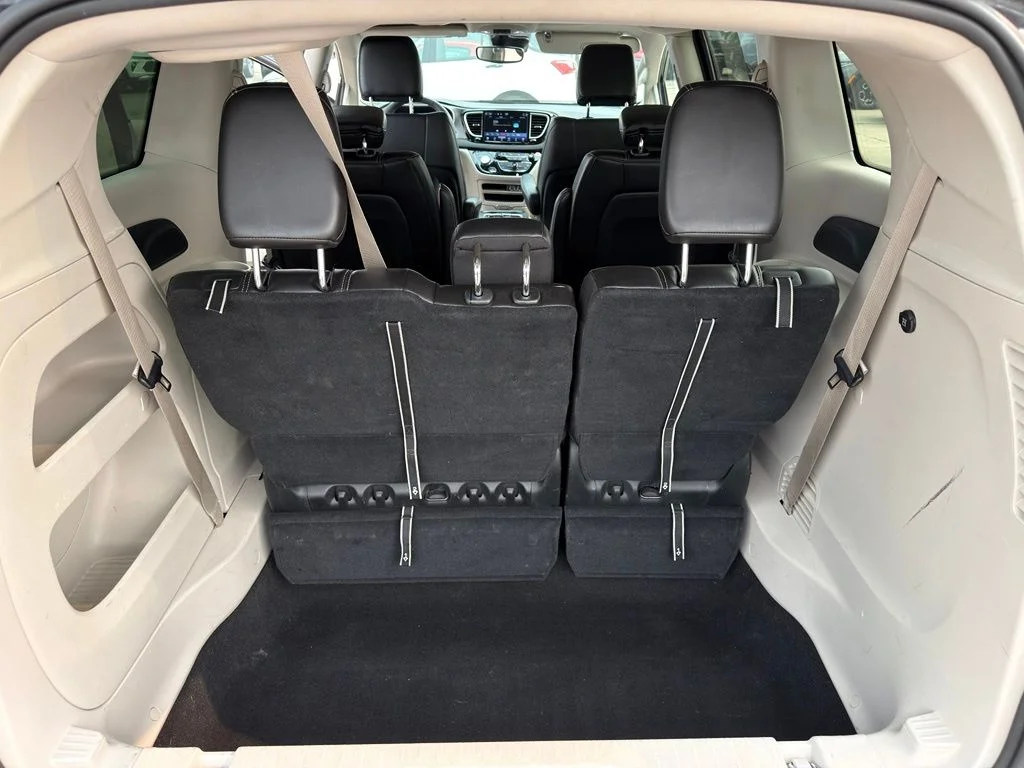 Used 2023 Black Chrysler Touring L image 13
