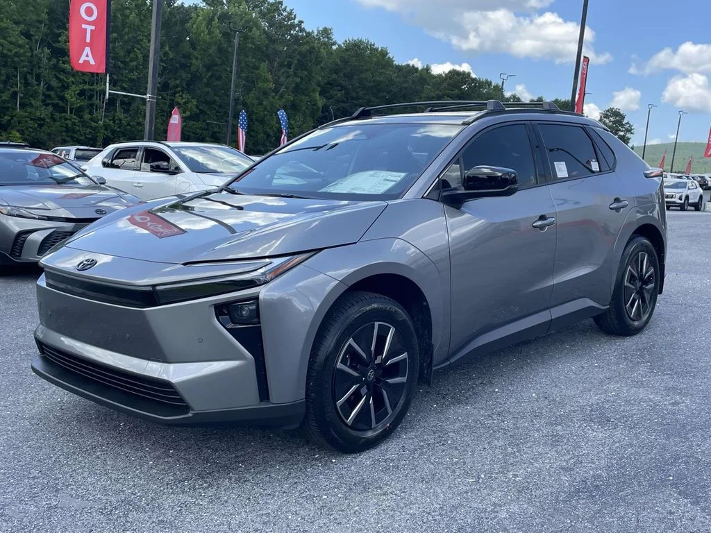 New 2026 Heavy Metal Toyota XLE image 4