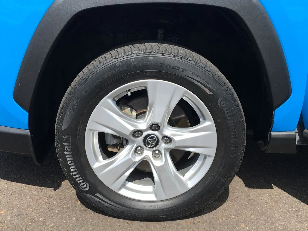 2019 Toyota RAV4 LE - Photo 35