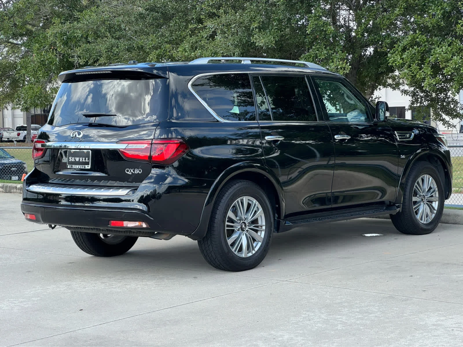 Used 2020 Black Obsidian INFINITI LUXE image 5