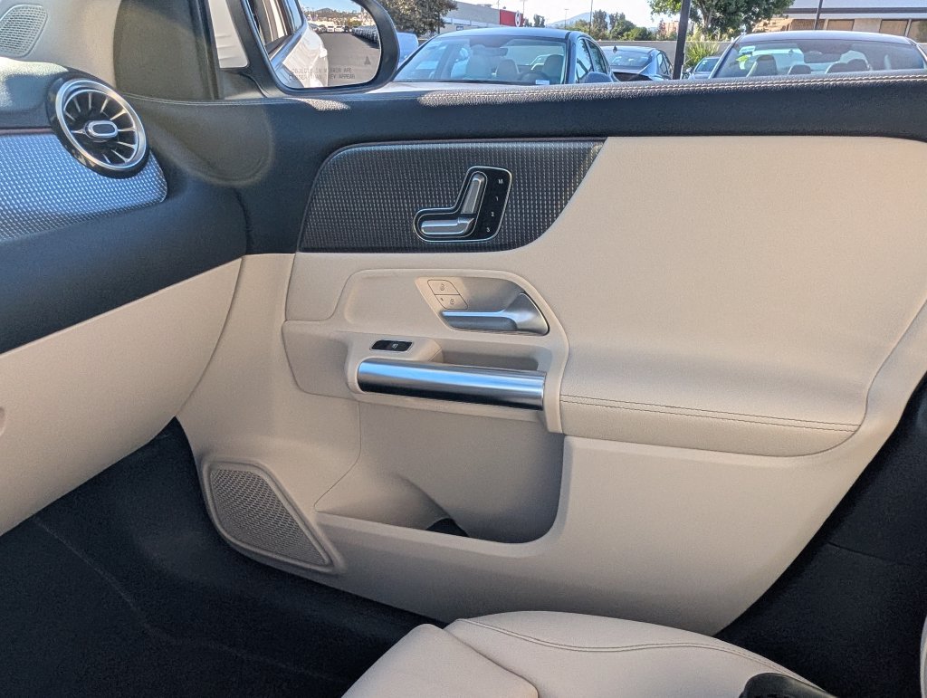 Used 2021  Mercedes-Benz GLA 250 image 25