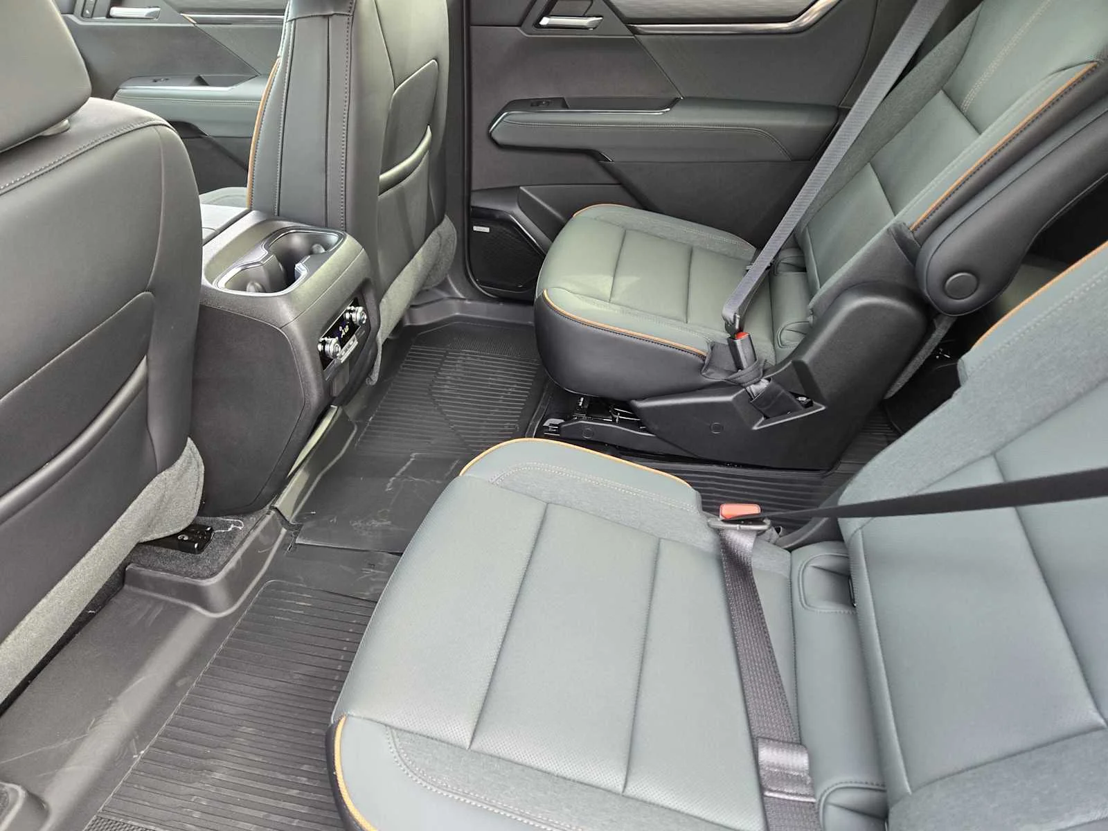 2026 GMC Acadia AT4 - Photo 18