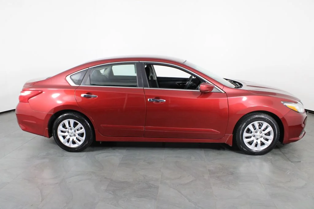 2016 Nissan Altima S - Photo 11