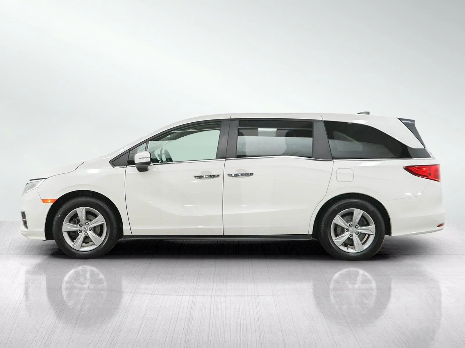 Used 2019 Honda Odyssey EX-L with VIN 5FNRL6H72KB121703 for sale in Wayzata, Minnesota