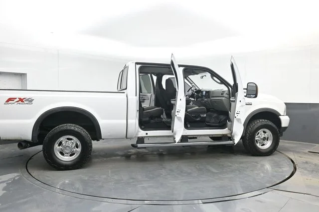 Used 2004 Beige Ford XLT image 49