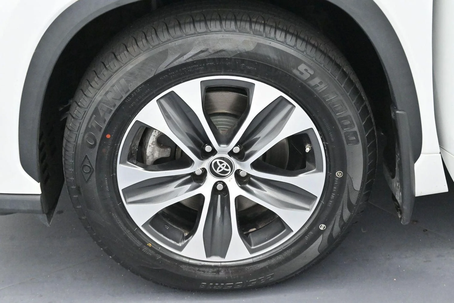Used 2022 Wind Chill Pearl Toyota XLE image 41